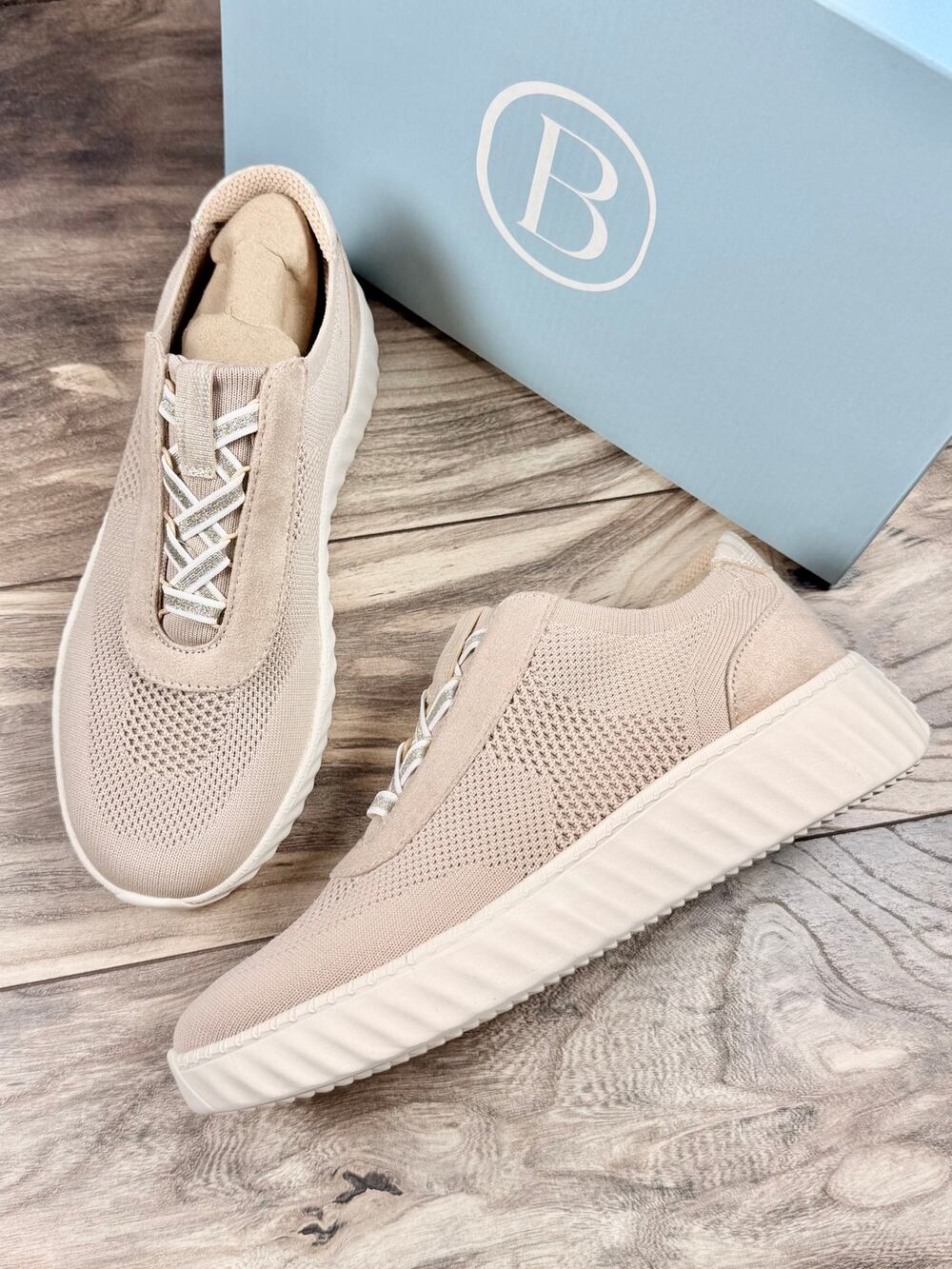 NIB Bzees LifeStride Wanderer Sneakers 8.5M Slip On Comfort Athletic Shoes Beige